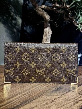Authentic Louis Vuitton Rare Vintage Bifold Wallet Monogram Canvas
